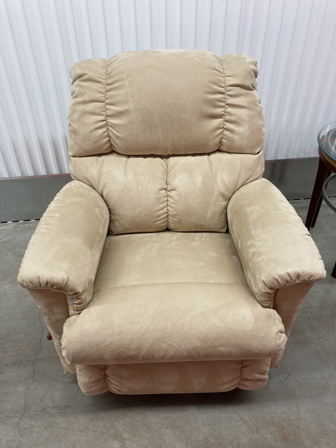 La-Z-Boy swivel Rocker / Recliner, like new! #2005