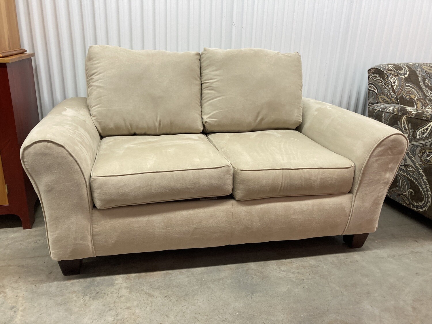 Loveseat, cream, like new! #2005