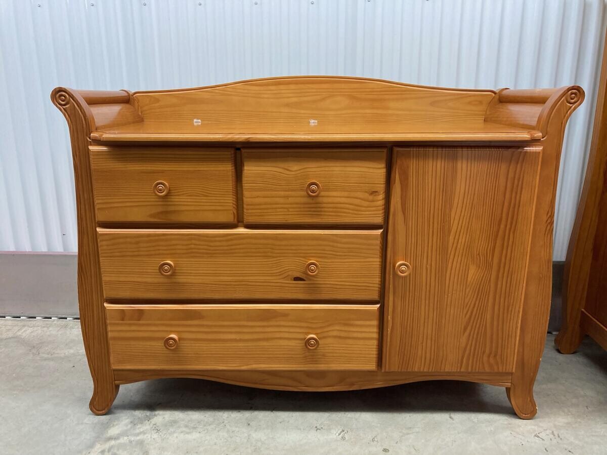 Medium-size Wood 3-drawer Dresser w/ extra storage #1115
