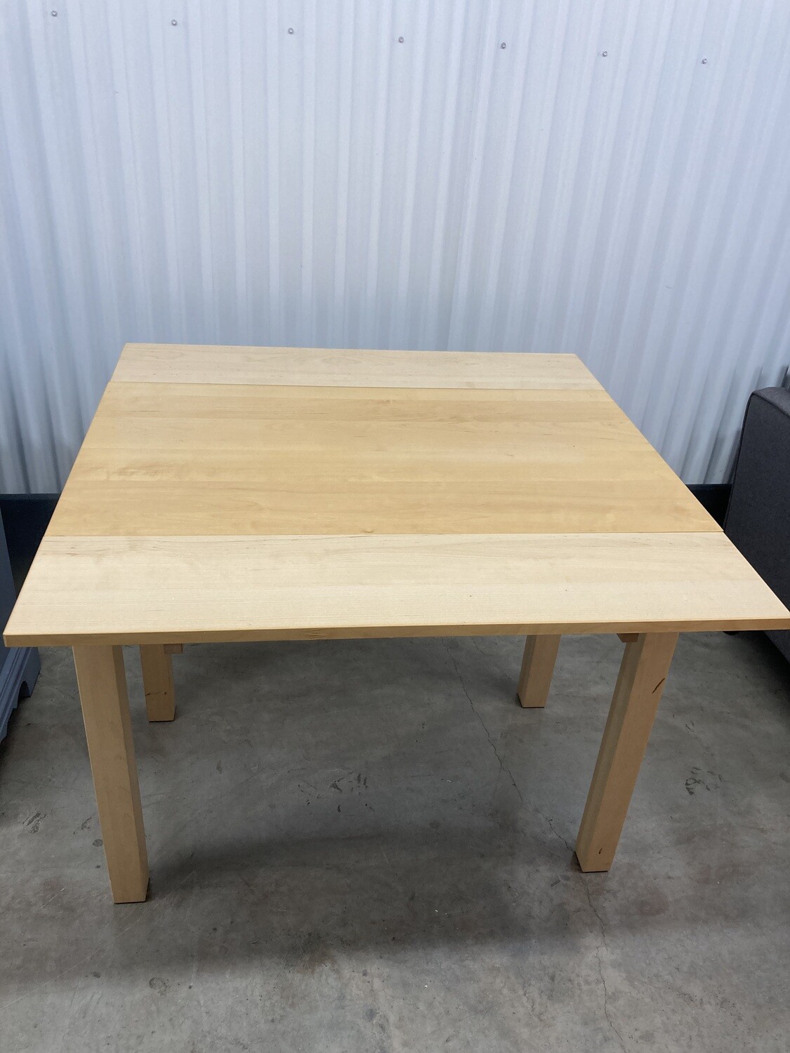 Spacesaving Kitchen Table hidden leaves 2103