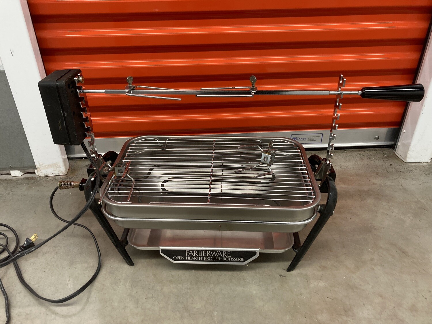 Farberware Open-Hearth Broiler-Rotisserie #2314 ** 7 mos. to sell, clearance