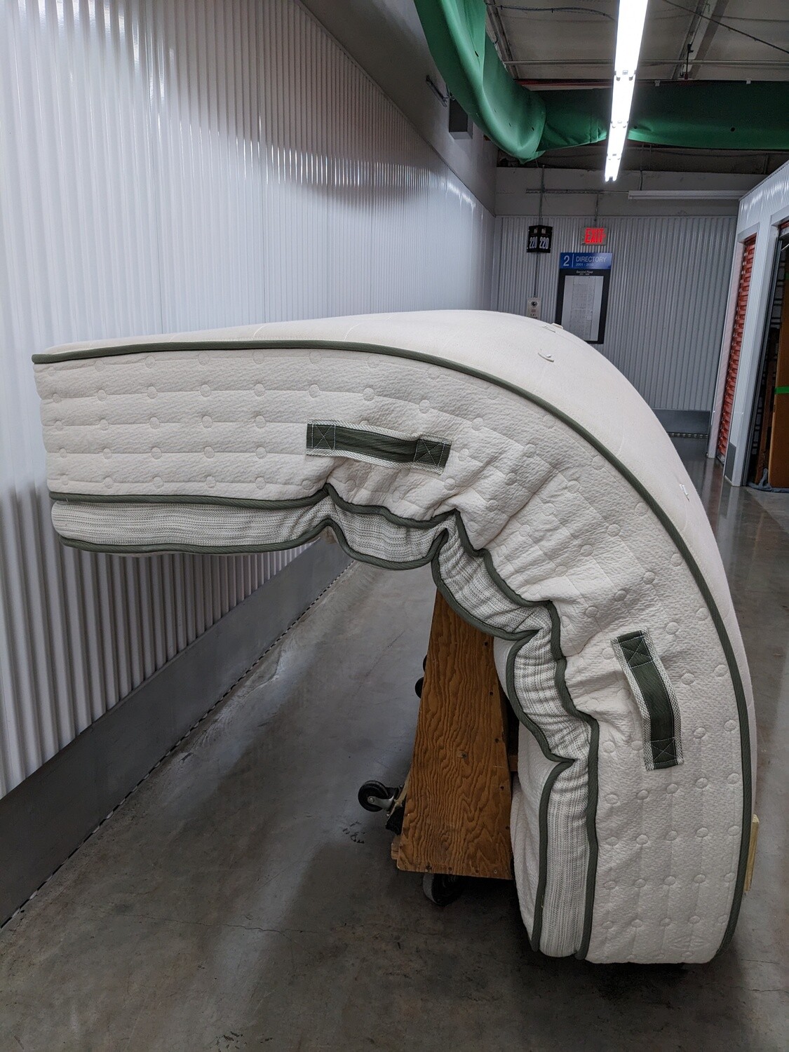 Avocado KING w/attached Pillow-top trial mattress, dirt mark (KG0202-0316) #2212