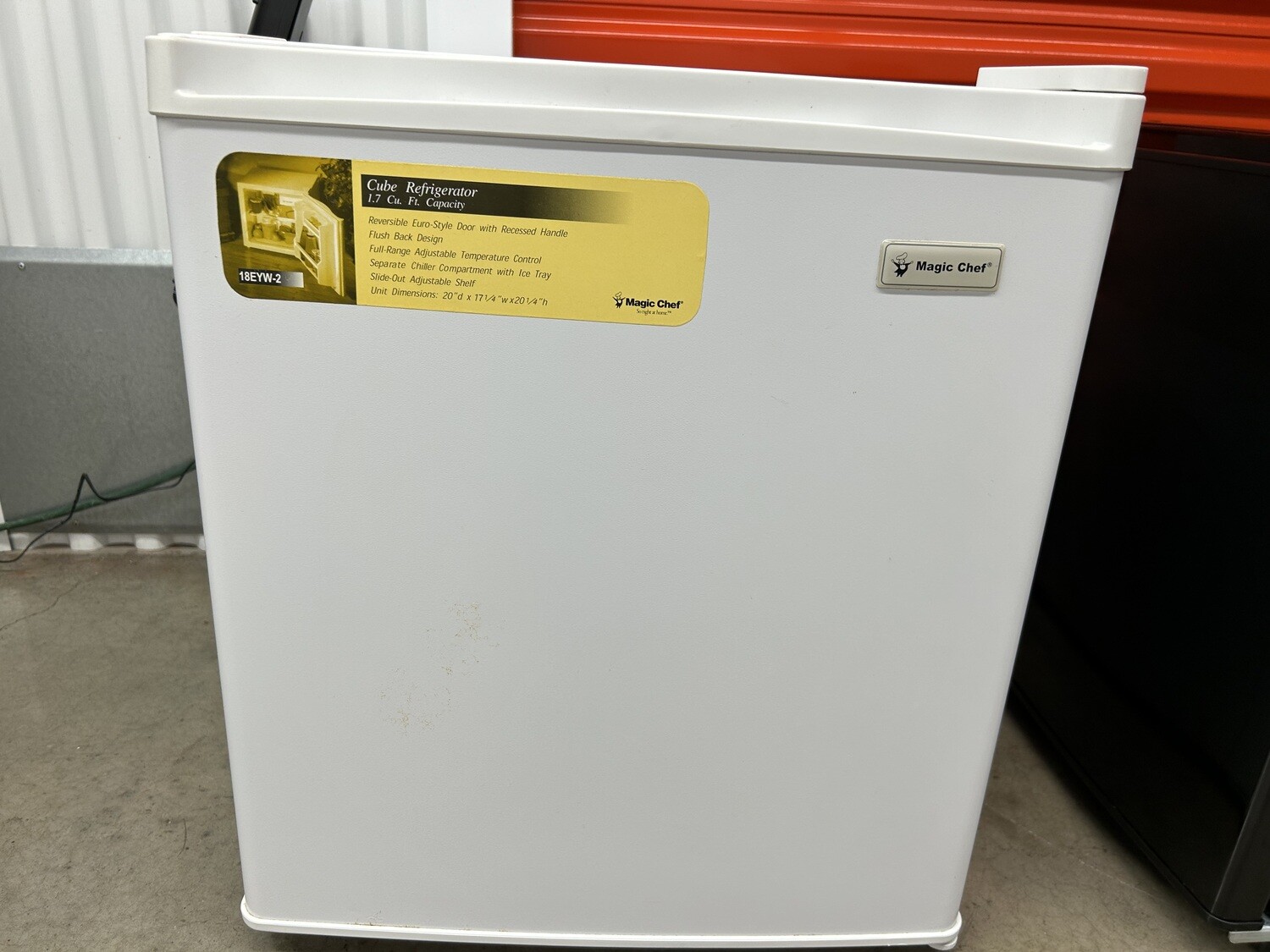 White Magic Chef mini fridge 1.7 cu ft 2170