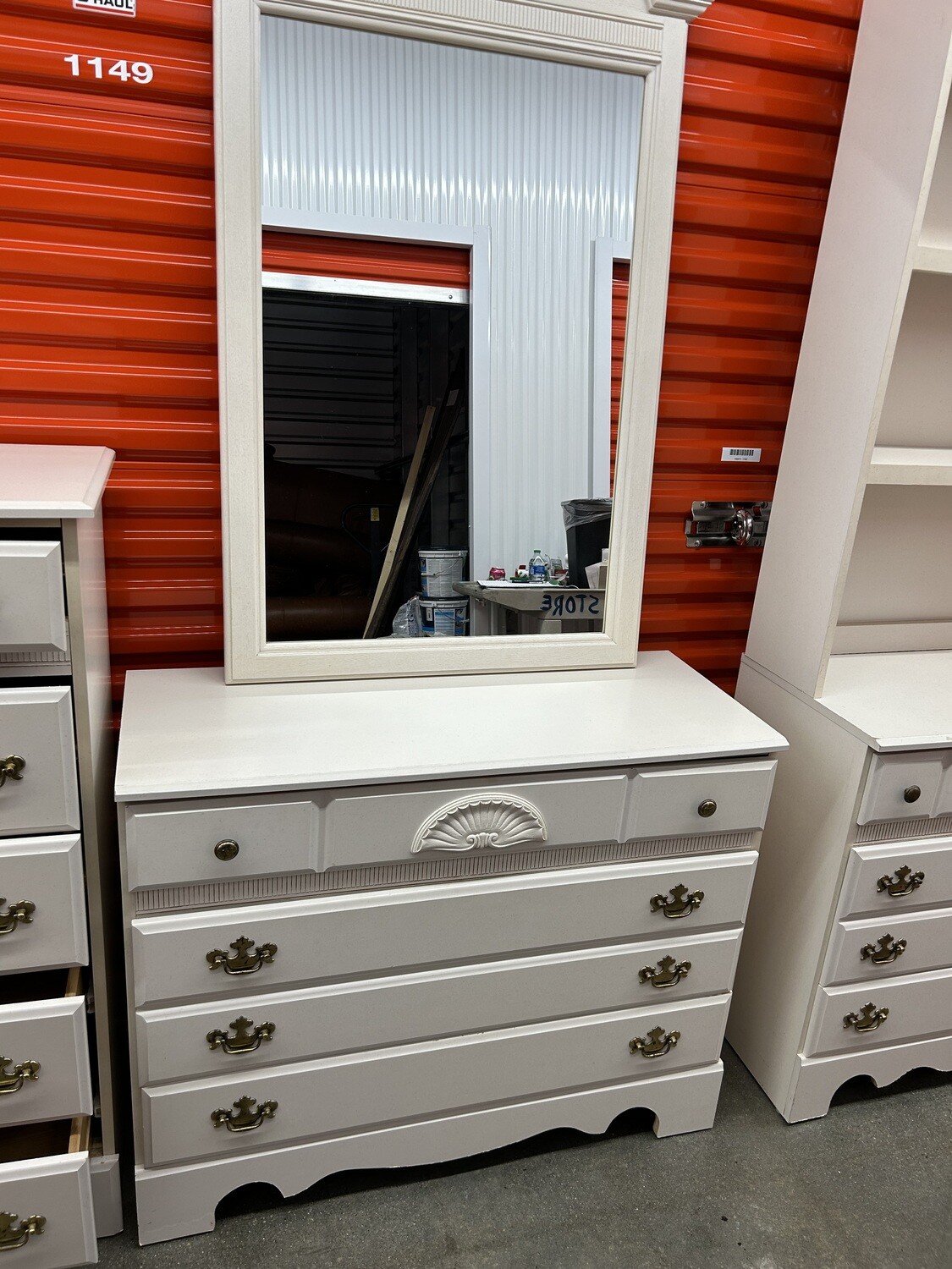 Off-white 3-drawer Dresser w/mirror #1115