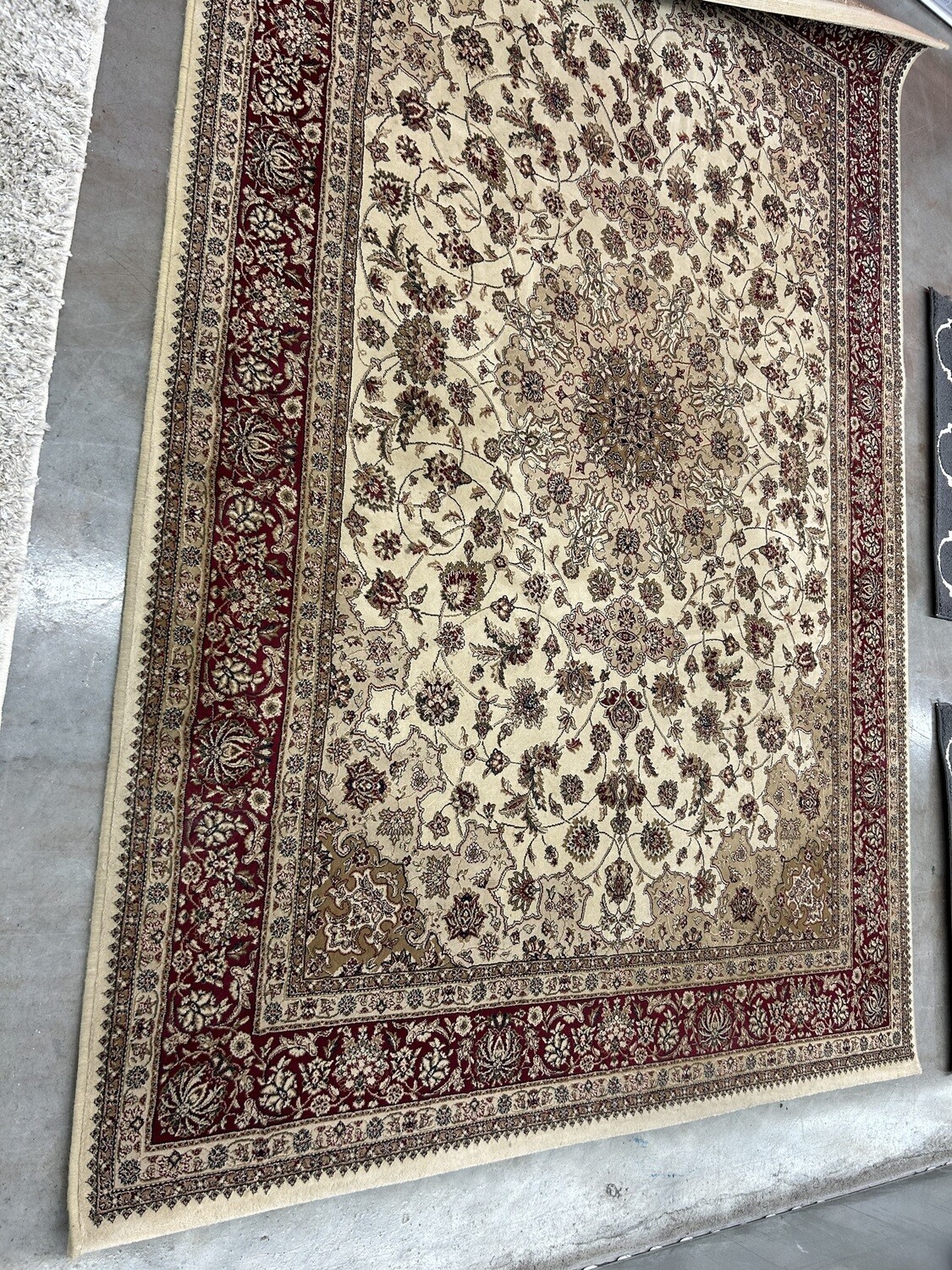 Area Rug: Burgundy/Tan/Brown, 5-3x7-7" #2170 ** 5 mos. to sell reduced from $115