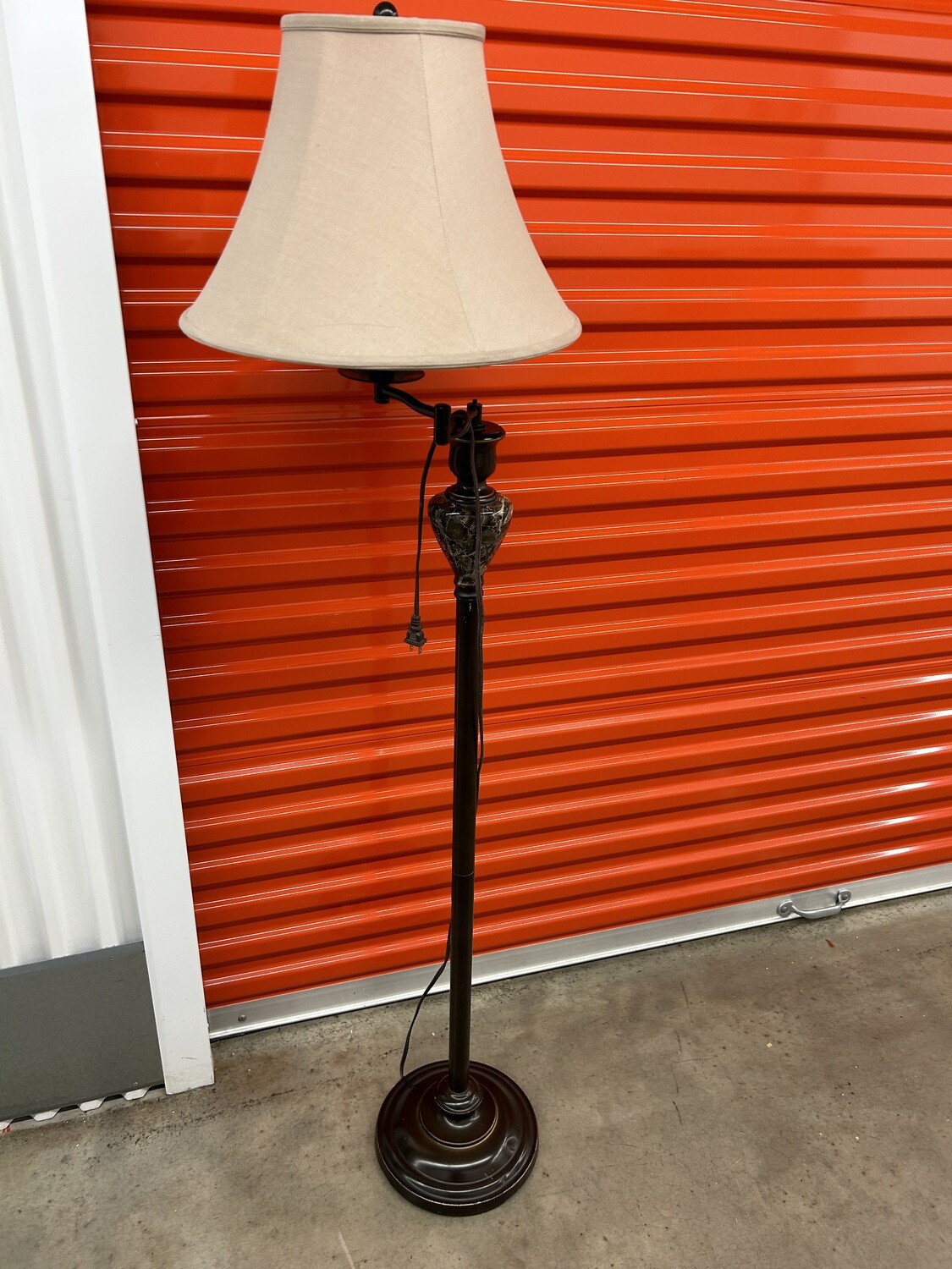 Like new! Floor Lamp, brown marble accent #2213