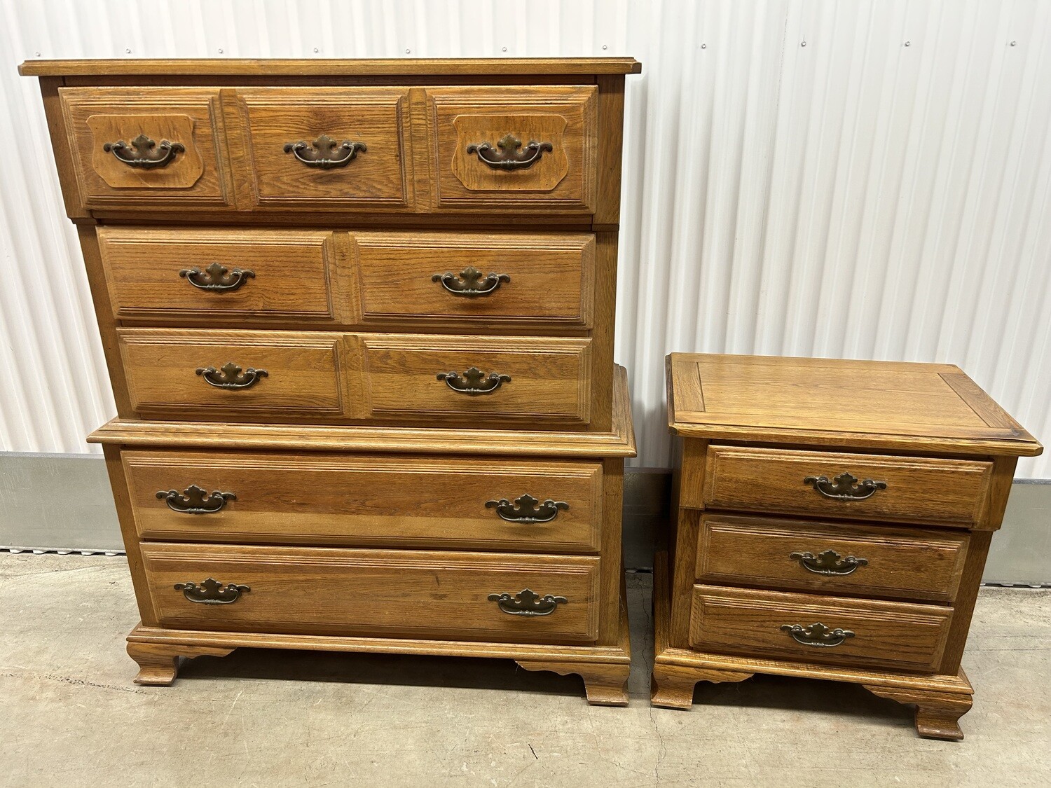 5drawer Oak Dresser w/ matching nightstand, black pulls 2168