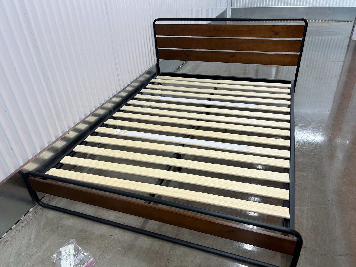 Zinus Queen Platform Bed, modern style 2324