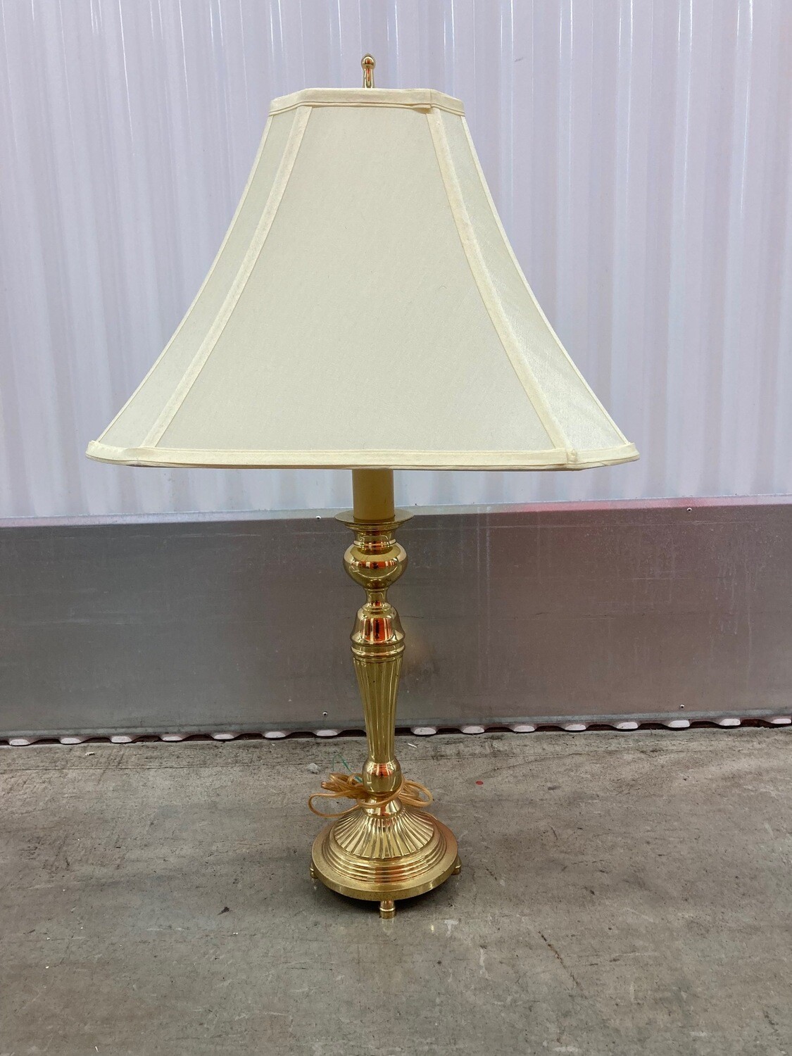 Gold Table Lamp, silk cream shade like new! #2118