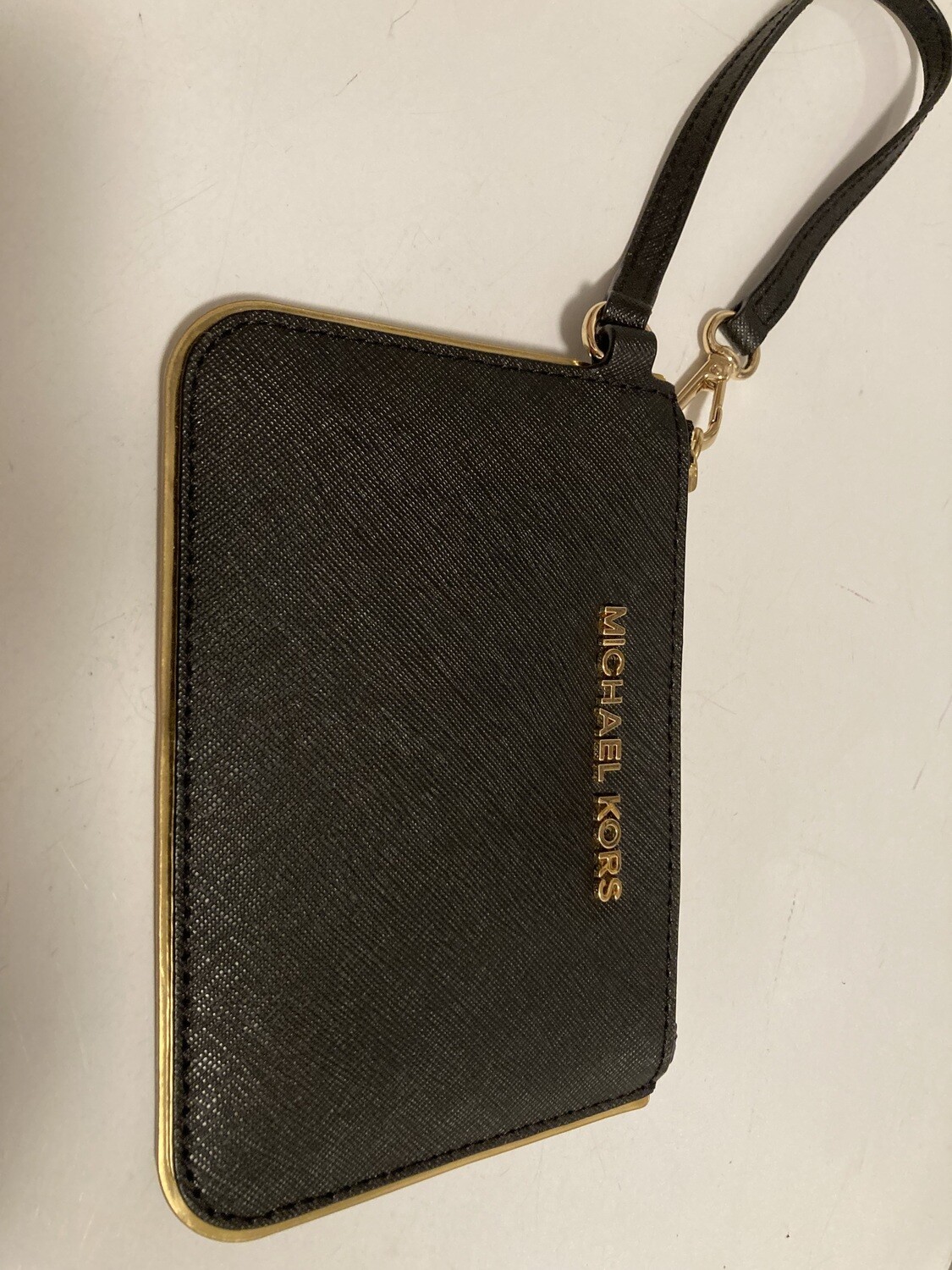Like New! Michael Kors black wrist wallet, leather (WLT12) #2314