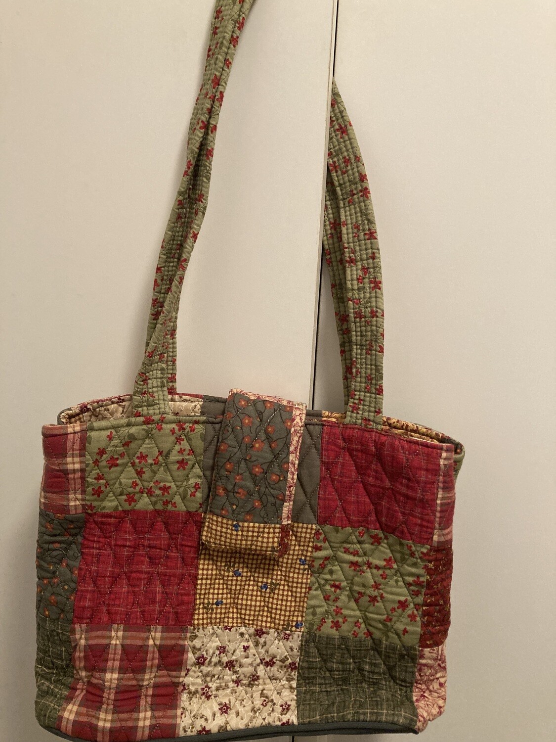 Like new! Donna Sharp quilted tote (HB50) #2314