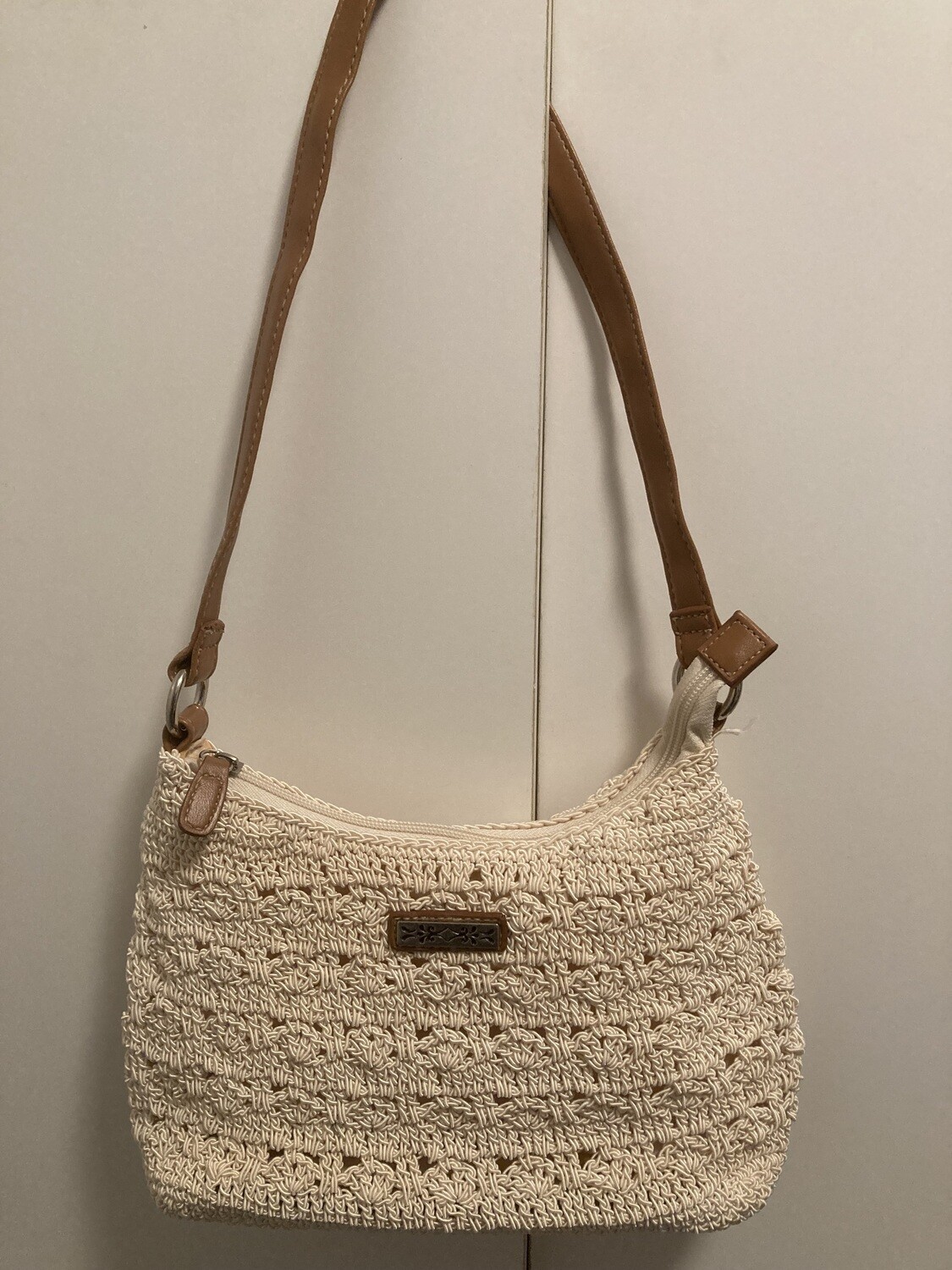Like new! woven cream purse (HB92) #2314