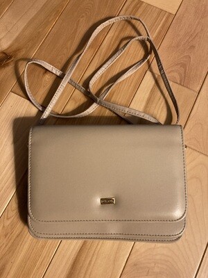 Like new! Buxton tan purse (HB109)  #2314