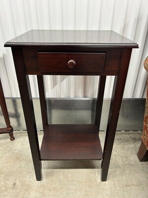 Side/ Accent Table, mahogany finish, bottom shelf # 2103