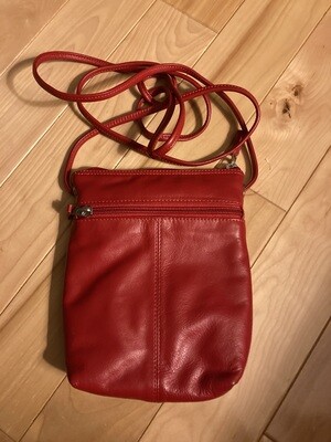 Like new! iLi red purse (HB119) #2314