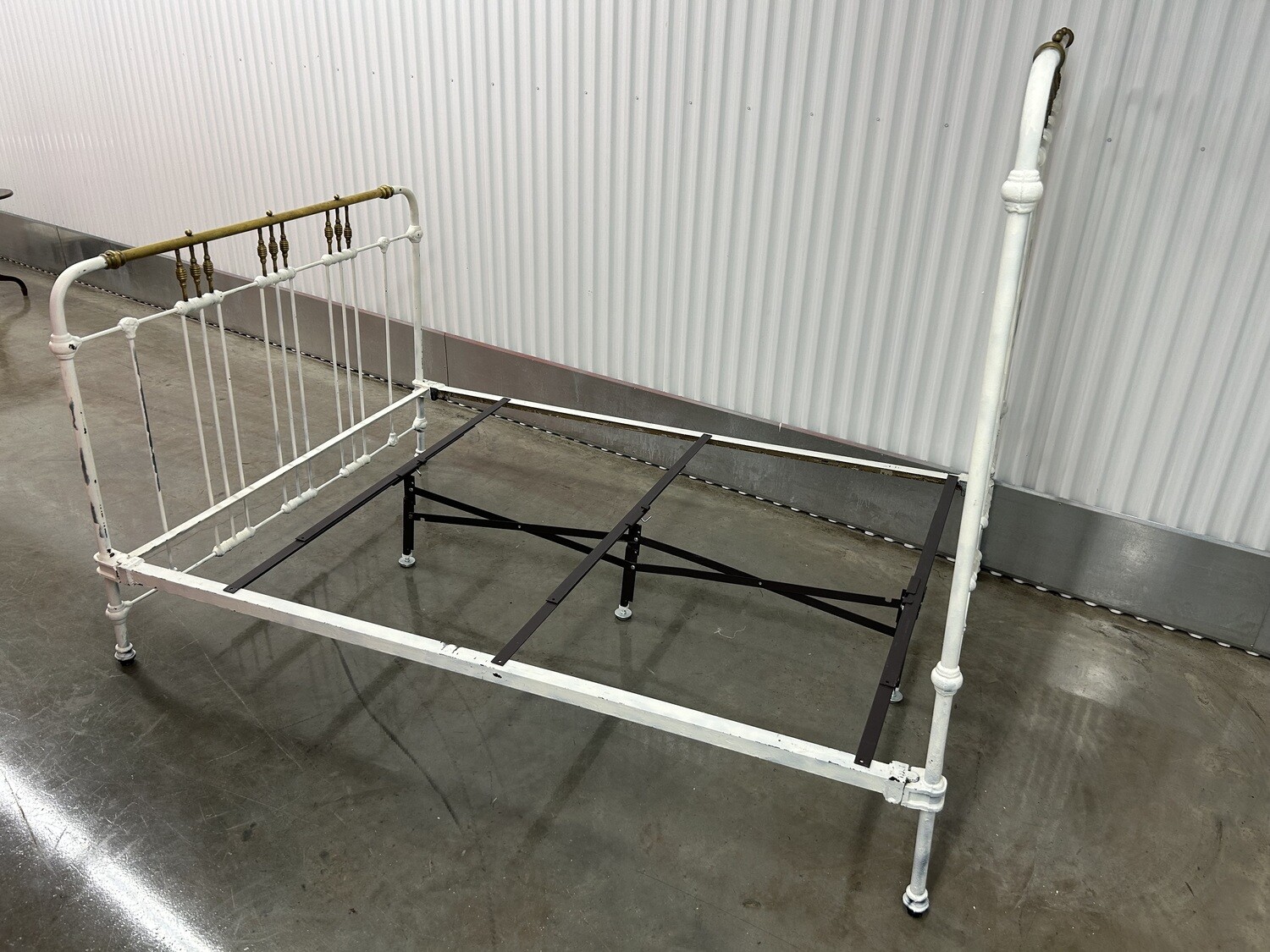Antique! Full-size Metal Bed Frame, white w/ brass accent #1149