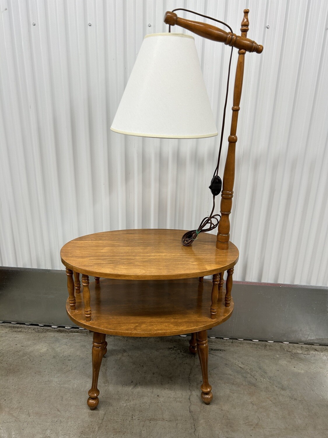 Vintage Maple End Table w/ Lamp #2009