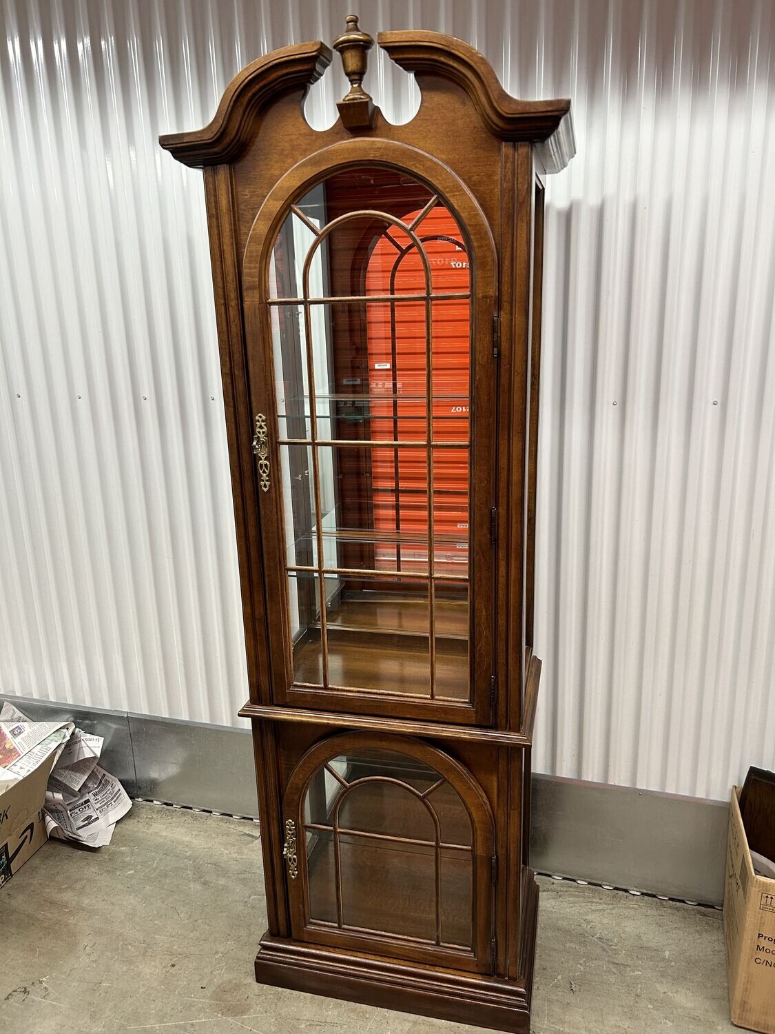 Like new! Gorgeous Lighted Display Cabinet, colonial style #2125