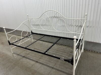White Metal Daybed, twin size #2133