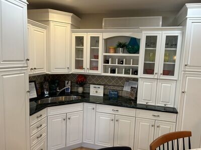 Like New! 13-piece White Kitchen Cabinet Set, with 2 Pantries, corner sink & partial counter #1149