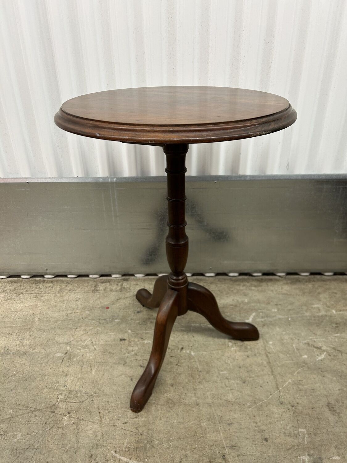 Small Round Pedestal Table #2103 ** 3 days to sell, full prce