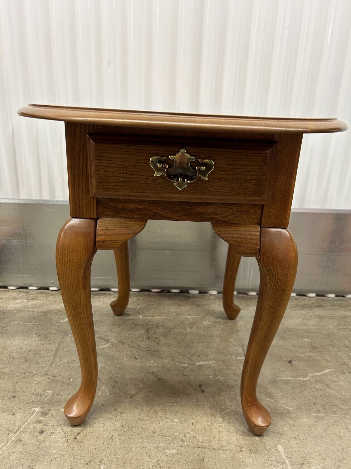 Oval Oak End Table, Kincaid #2114 ** 3 days to sell, full price