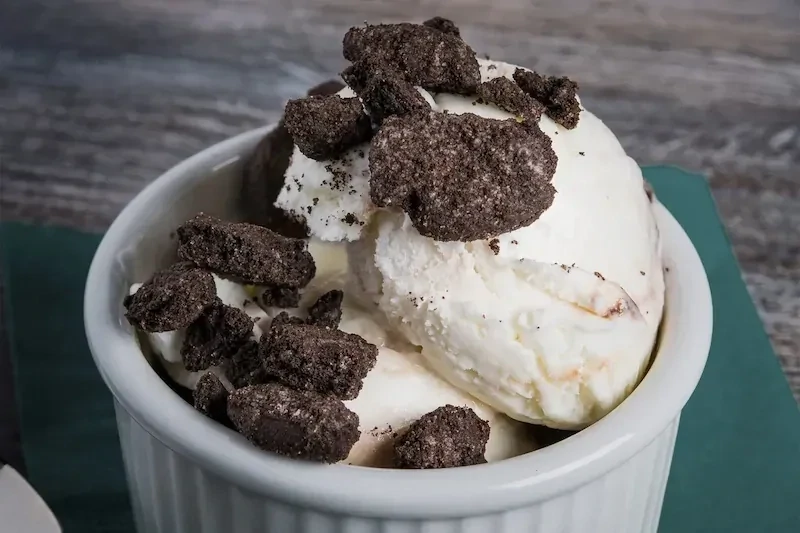 ICE CREAM SUNDAES