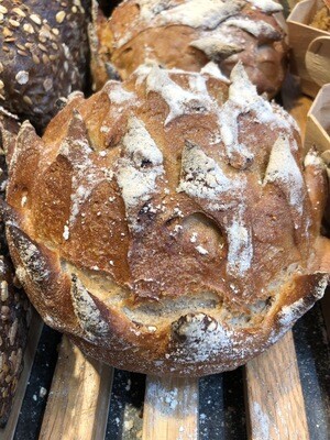 Pain châtaigne, figues, noisettes (samedi seulement)