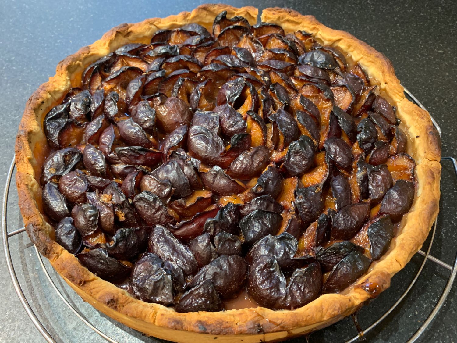 Tarte aux quetsches d'Alsace faite maison (disponible à partir de 9h)
