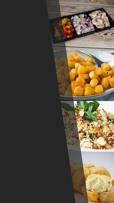 Bijgerechten 4 pers. Samenstelling: 3 sauzen, 3 salades, 2 kleine stokbroden, met kruidenbotercups, Minikrieltjes voorgekookt, gesneden champignon-paprika-ui Bijgerechten 4 pers. Samenstelling: 3 sauzen, 3 salades, 2 kleine stokbroden, met kruidenbotercups, Minikrieltjes voorgekookt, gesneden champignon-paprika-ui