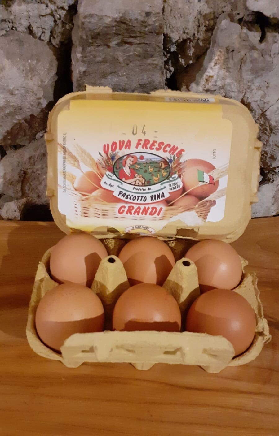 Uova fresche GRANDI confezione 6 pezzi Uova fresche GRANDI confezione 6 pezzi