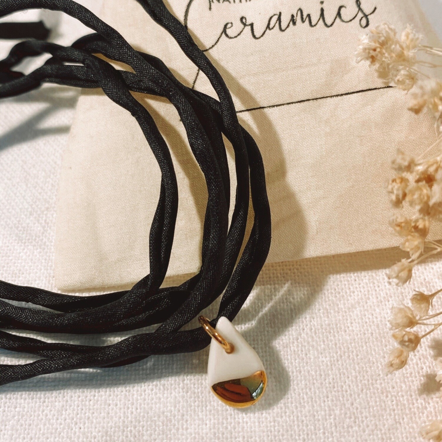 Bracelet soie noir goutte or