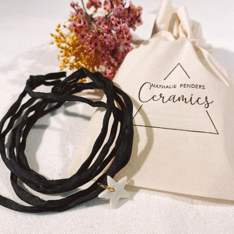 Bracelet soie noir étoile
