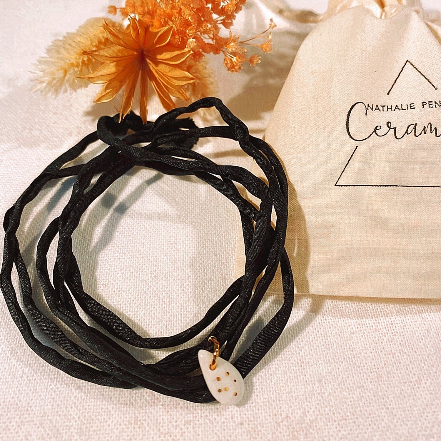 Bracelet soie noir goutte points d'or