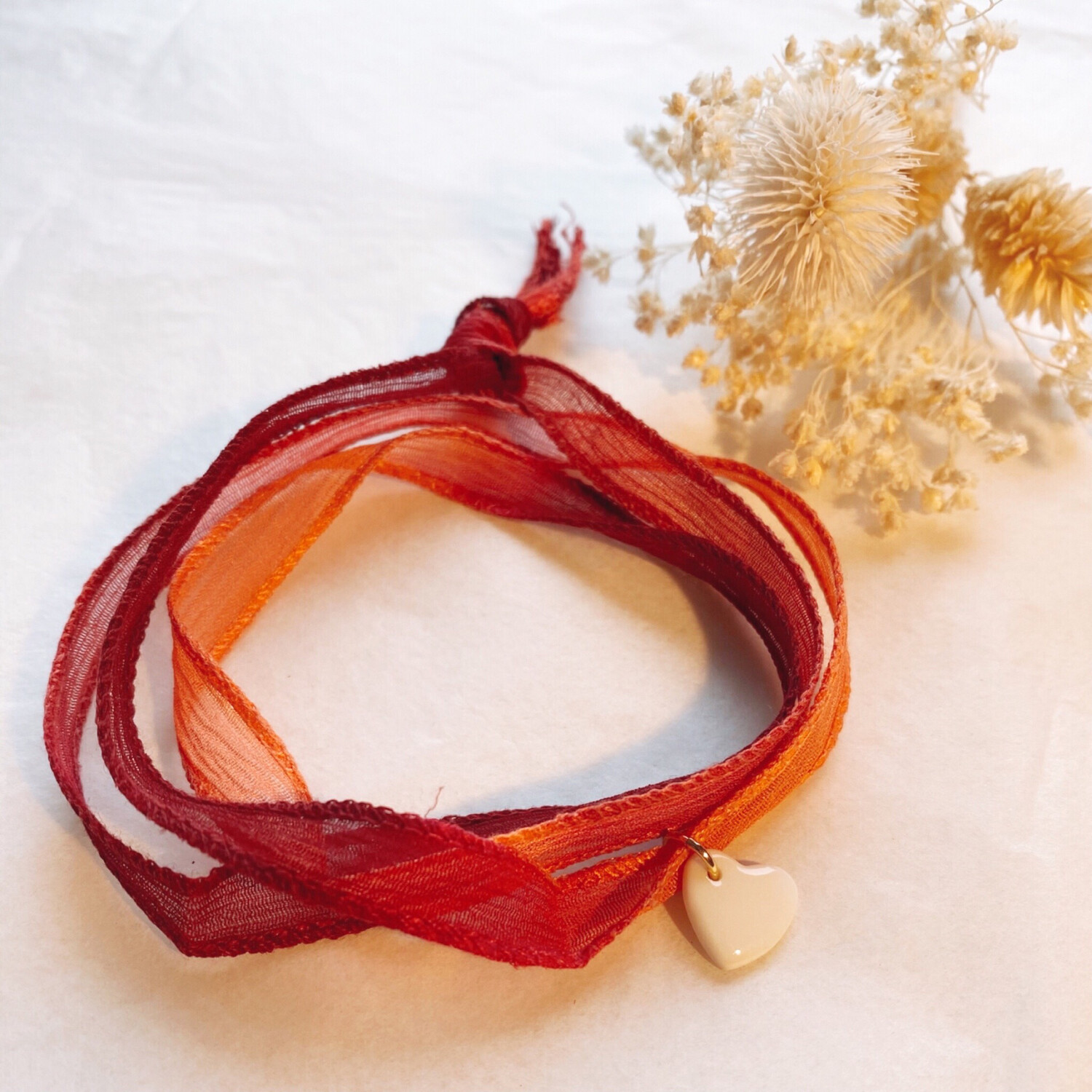 Bracelet ruban soie rouge coeur