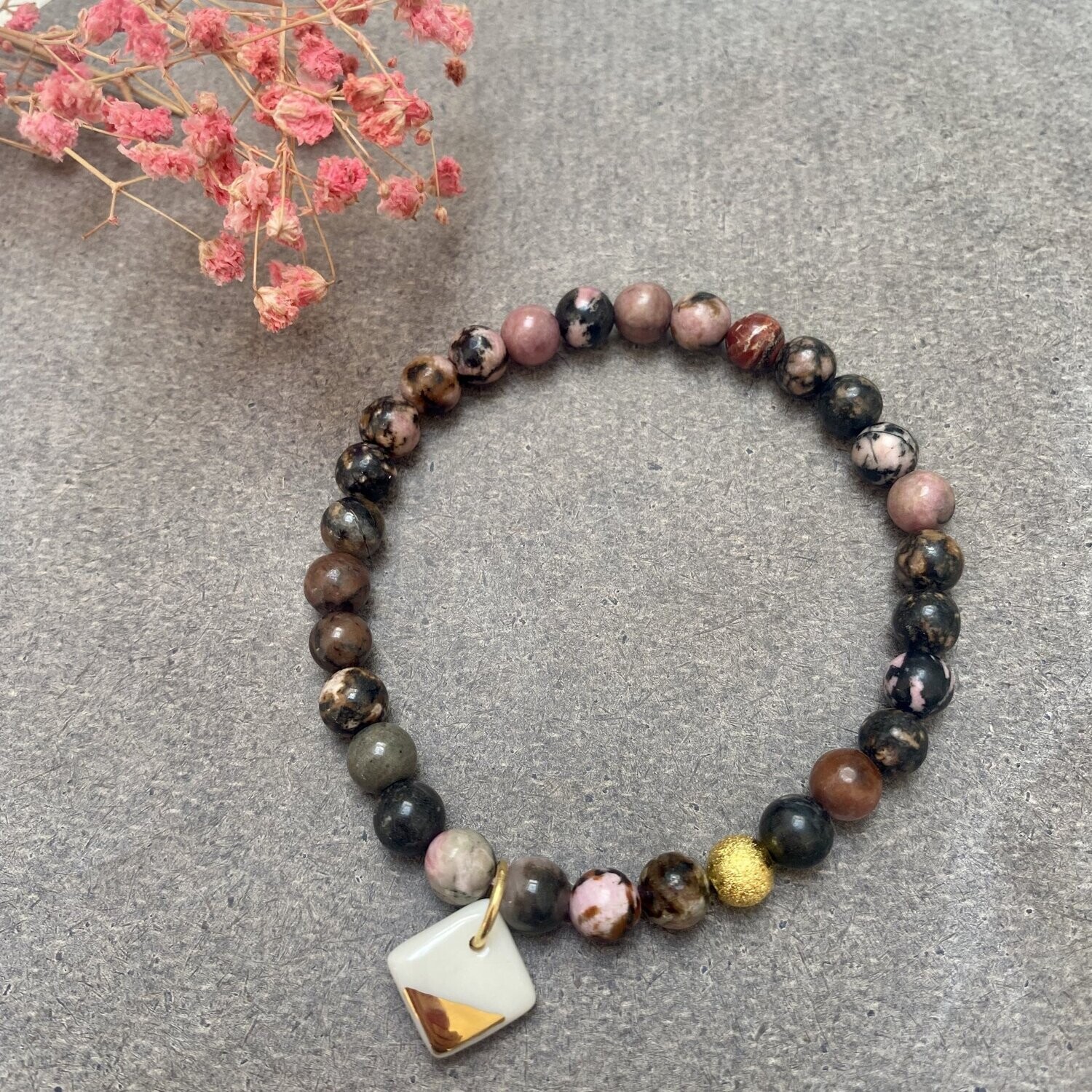 Bracelet perles mauve carré or