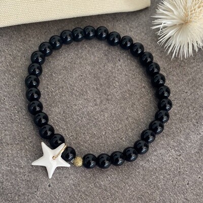 Bracelet perles noires étoile