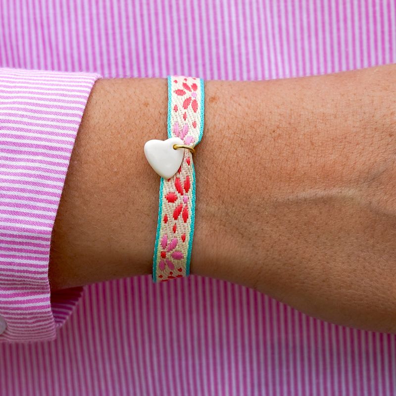 Bracelet ruban fleurs avec pendant en porcelaine