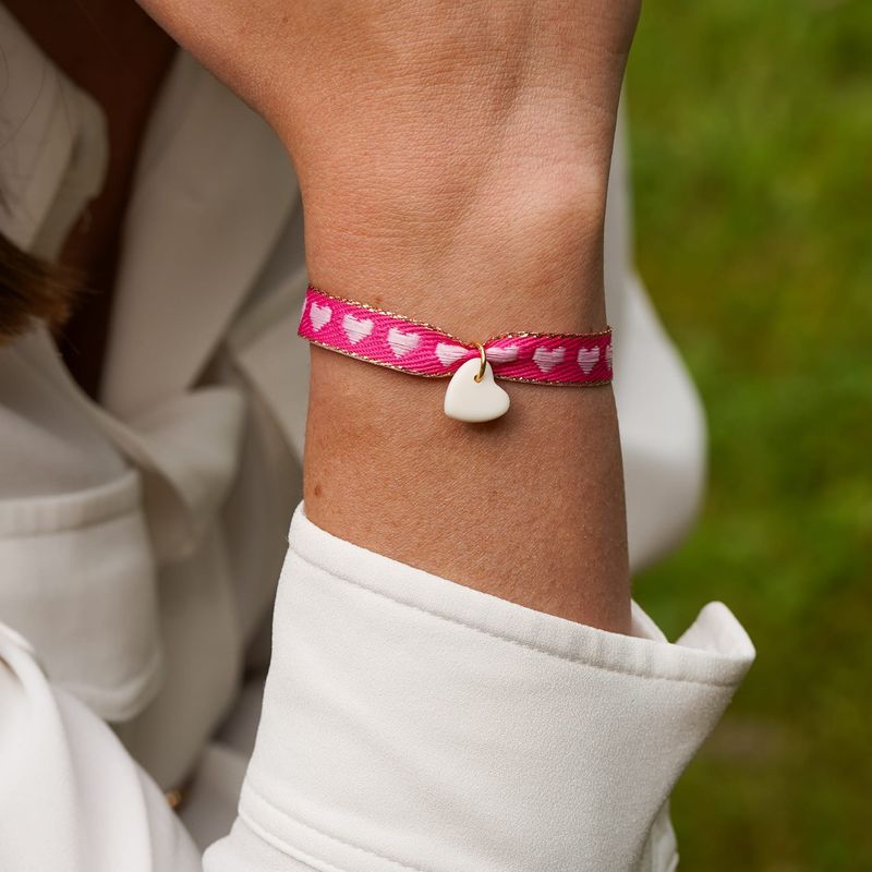 Bracelet ruban coeurs rose avec pendant en porcelaine