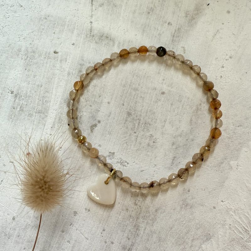 Bracelet perles avec pendant en porcelaine
