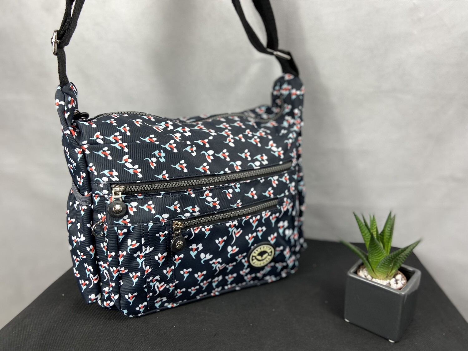 Lightweight Fashion handbag