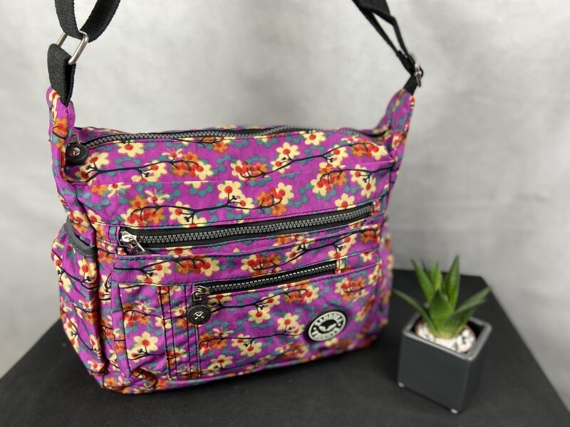 Lightweight Fashion handbag purple daisy