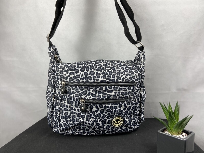 Lightweight Fashion handbag
