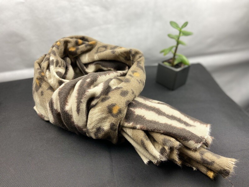 Cashmere scarf