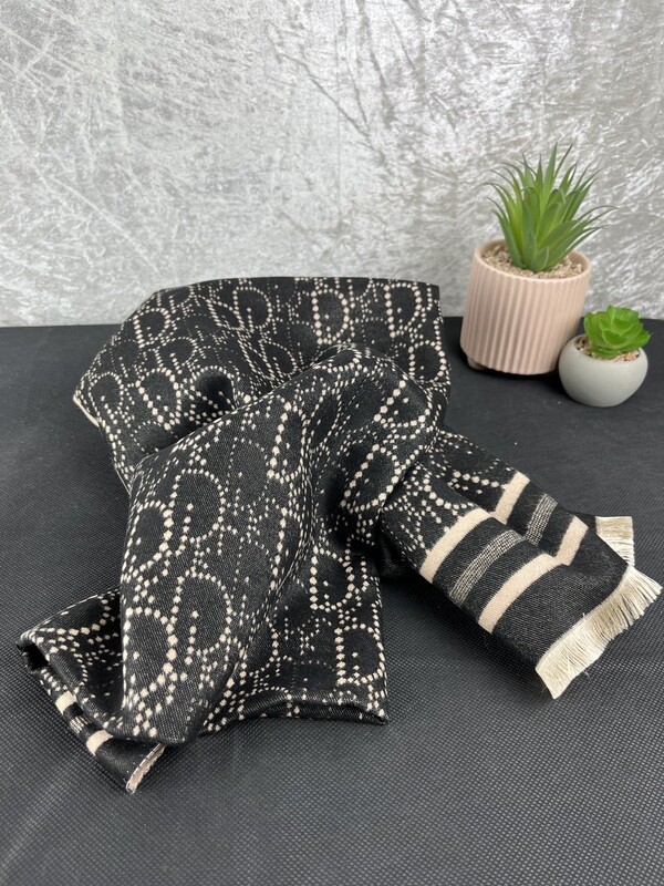 Cashmere scarf