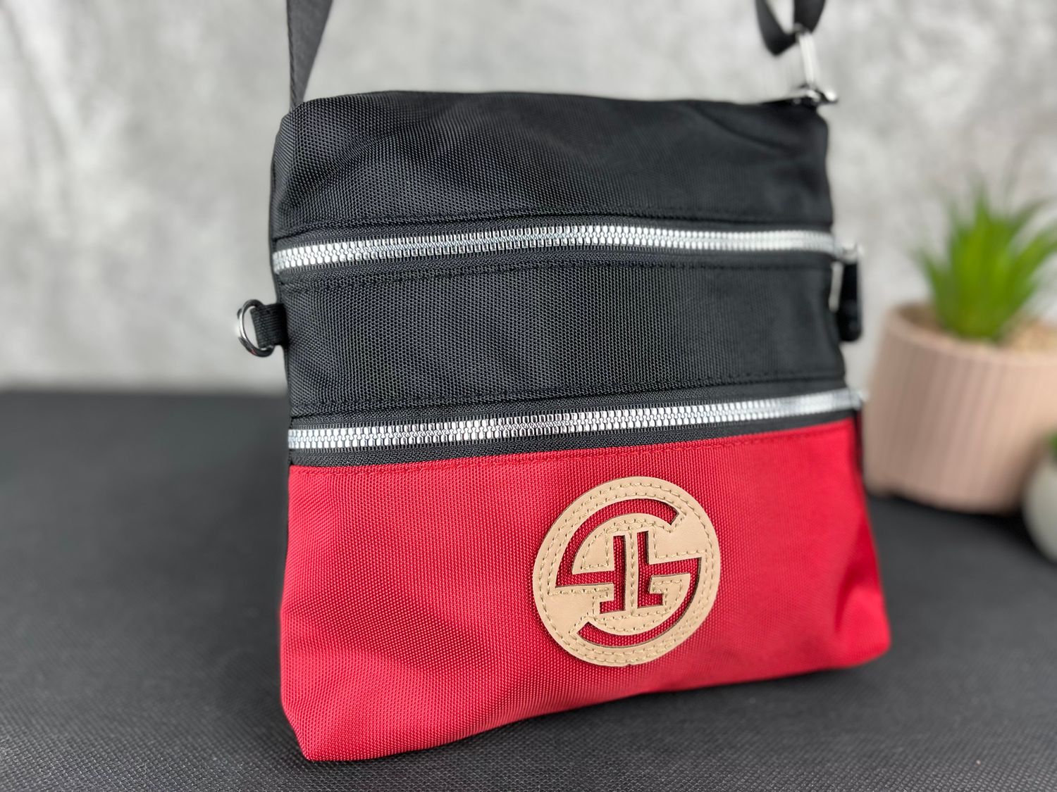 Black/Red Cross body style