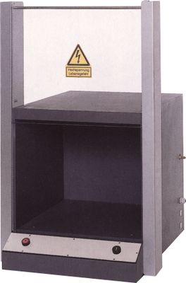 Prüfkäfig mit Schutzhaube