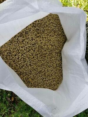 Flowering Pear Poultry NON-GMO & SOY-FREE SUMMER Layer Feed 17% protein. Summer Blend Pellets