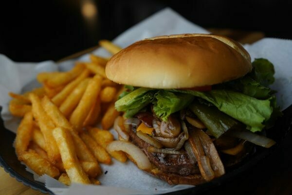 HAMBURGER OR CHEESE BURGER WITH FRIES