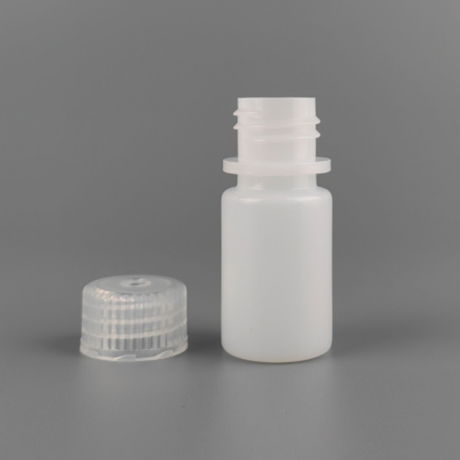 Biologix 15ml/30ml HDPE Regent Bottles, Narrow-Mouth, Natural, 100/Bag, 10 Bags/Case